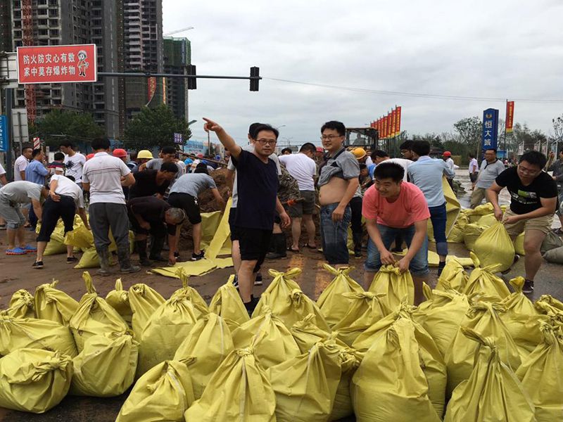 2016年7月20日，集團公司組織員工參與“安陽7·19特大洪水”搶險救災工作。